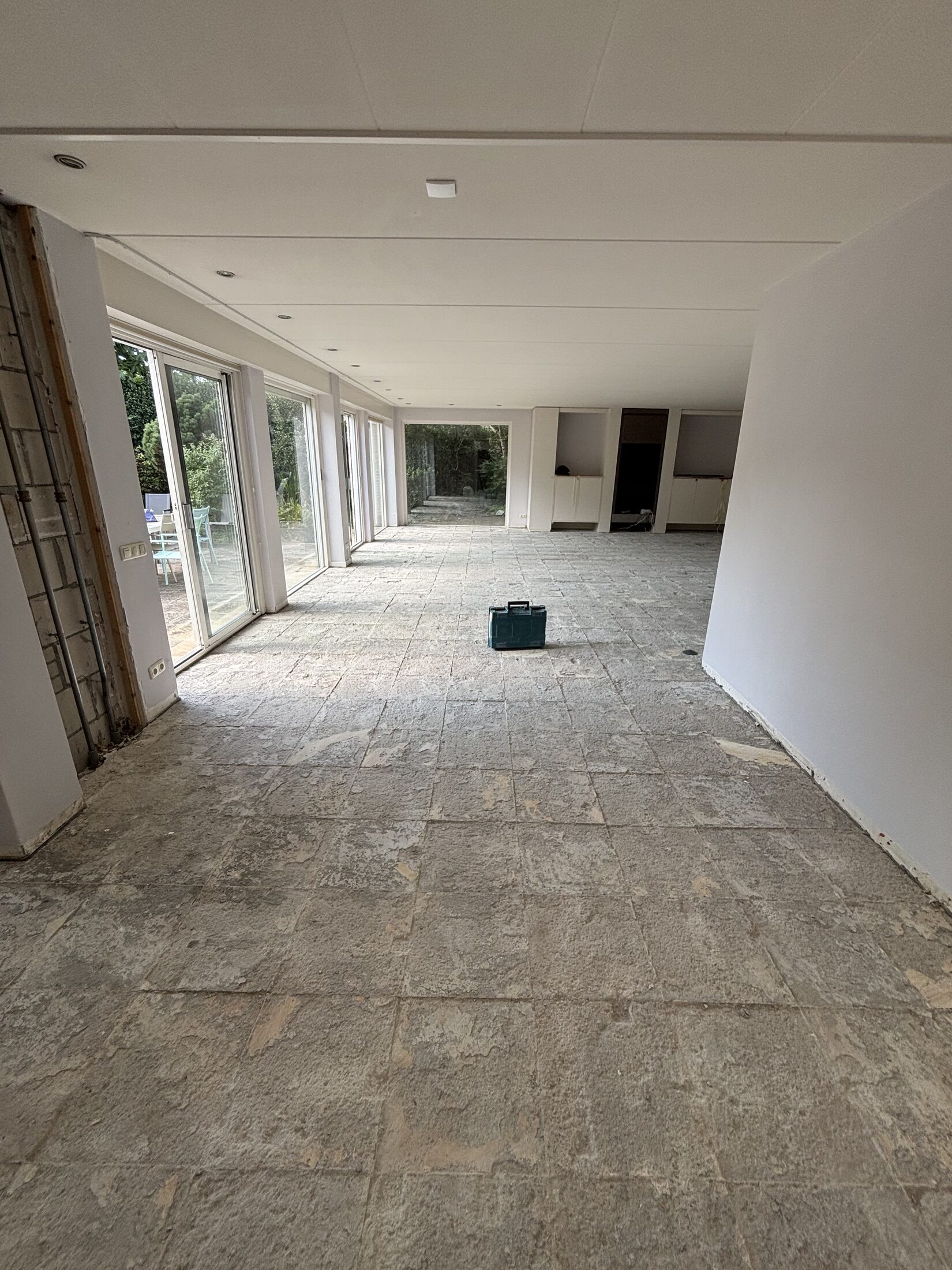 120 m² tegelvloer verwijderen in Tiel