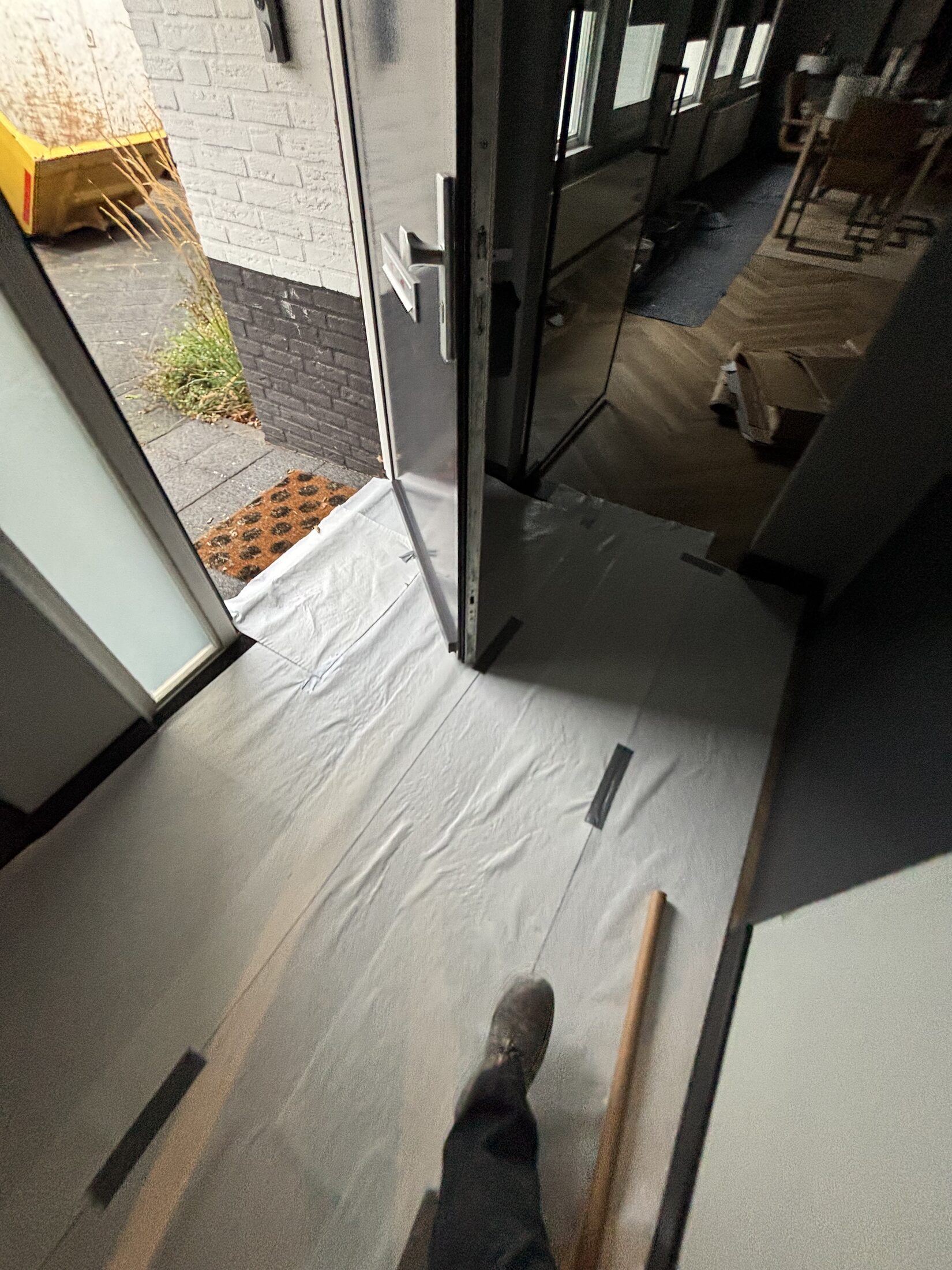 Badkamer slopen met muurdoorbraak en dekvloer verwijderen
