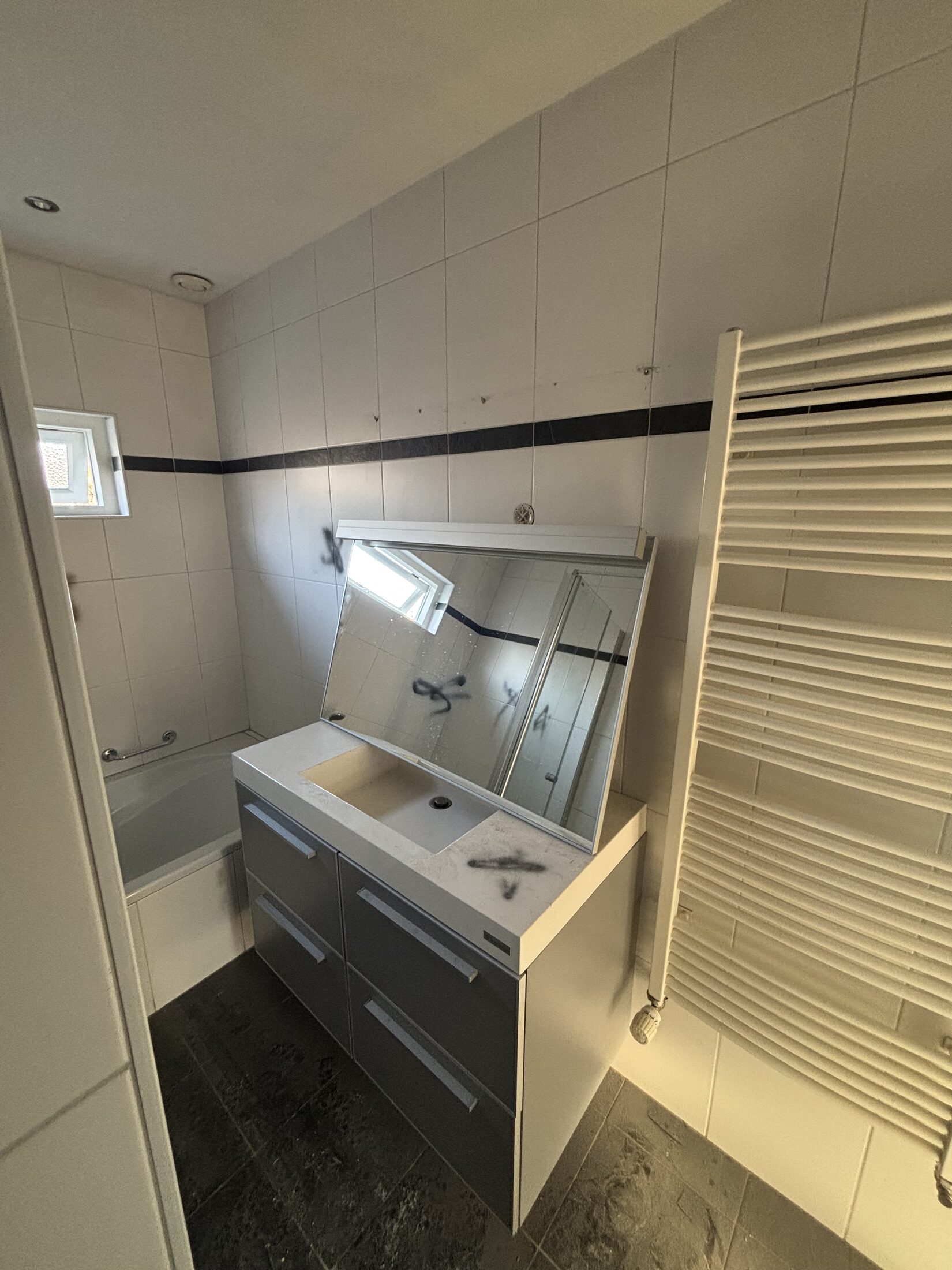 Badkamer slopen Complete badkamer casco gemaakt in 1 werkdag
