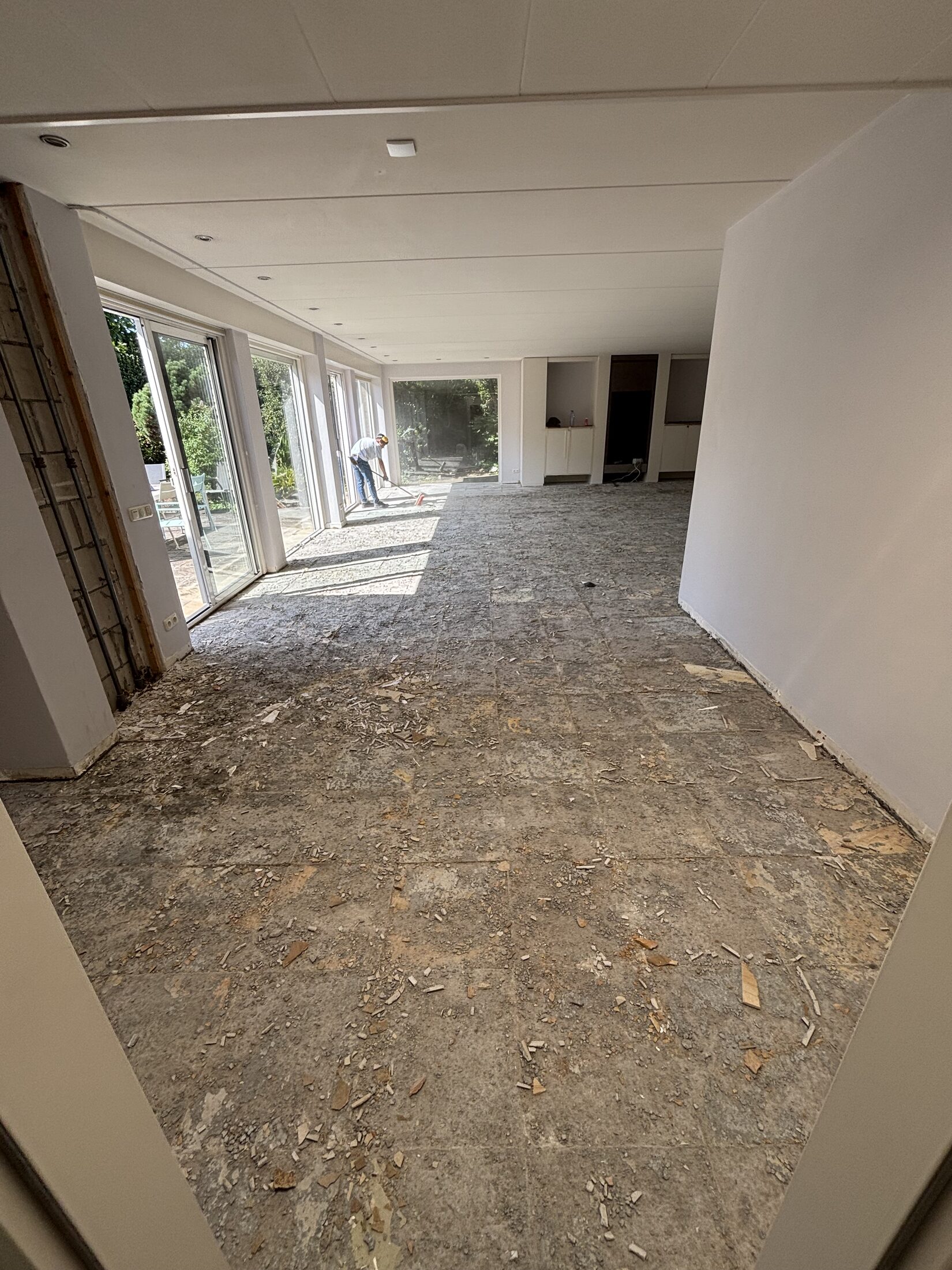 120 m² tegelvloer verwijderen in Tiel
