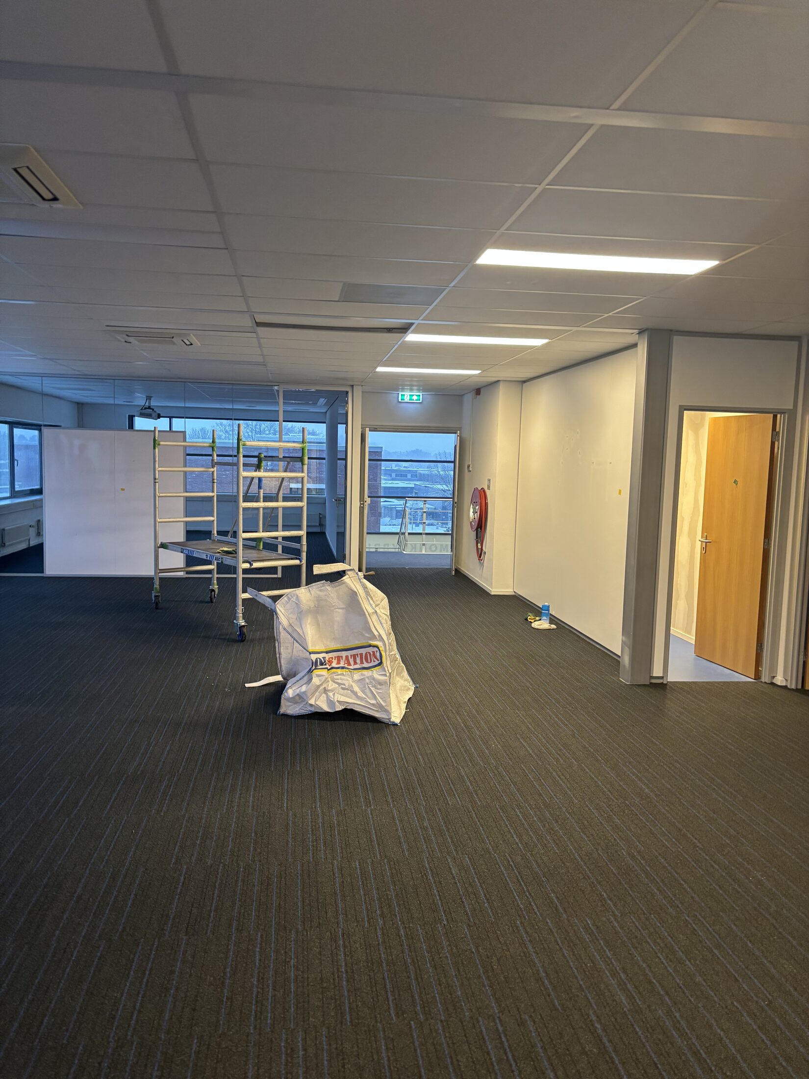 Bedrijfspand strippen